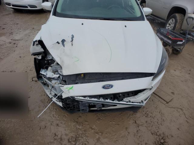 1FADP3H28HL258173 - 2017 FORD FOCUS SEL WHITE photo 11