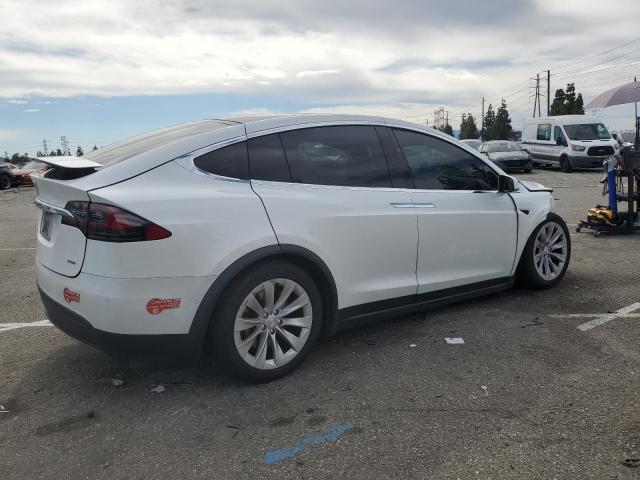 5YJXCBE2XHF041812 - 2017 TESLA MODEL X WHITE photo 3