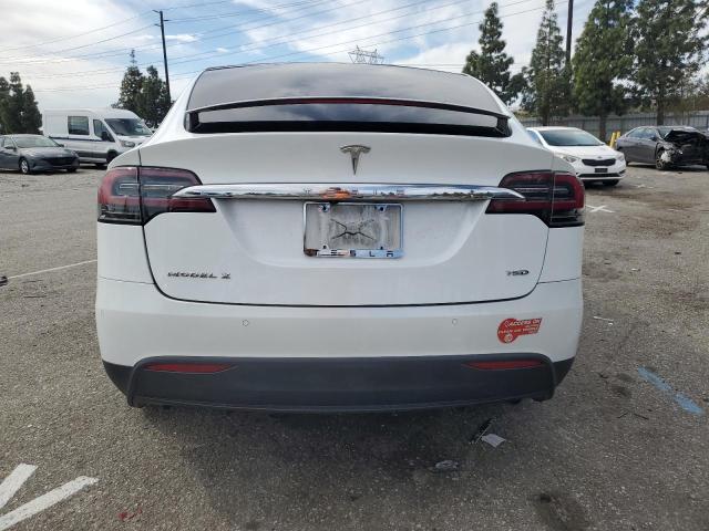 5YJXCBE2XHF041812 - 2017 TESLA MODEL X WHITE photo 6