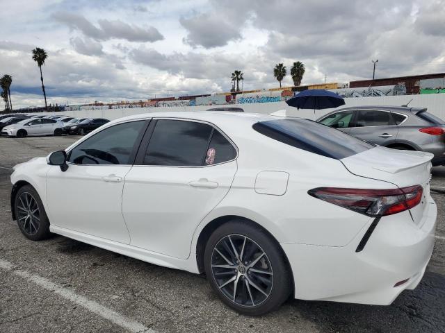 4T1G11AKXMU522713 - 2021 TOYOTA CAMRY SE WHITE photo 2