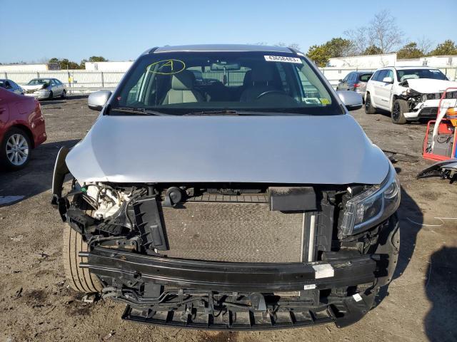 KNDMB5C10J6346366 - 2018 KIA SEDONA LX SILVER photo 5