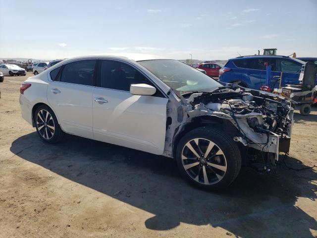 1N4AL3AP2HN303357 - 2017 NISSAN ALTIMA 2.5 WHITE photo 4