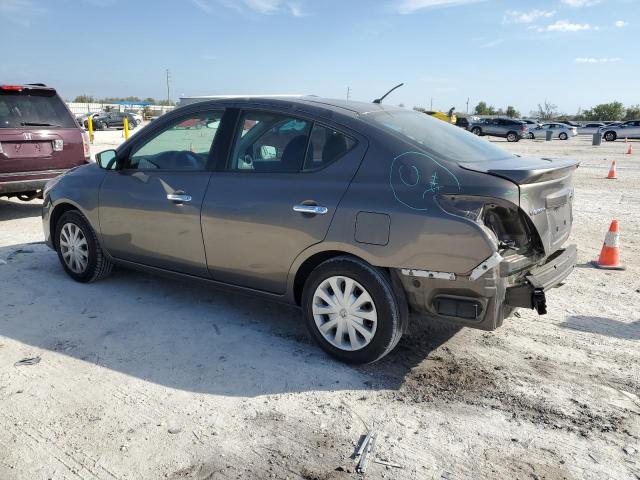 3N1CN7APXGL819309 - 2016 NISSAN VERSA S GRAY photo 2