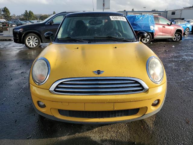 WMWMF33508TT60157 - 2008 MINI COOPER CLU YELLOW photo 5