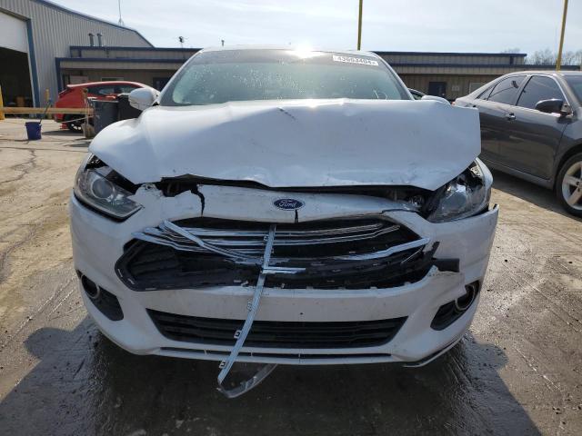 3FA6P0H7XGR135977 - 2016 FORD FUSION SE WHITE photo 5