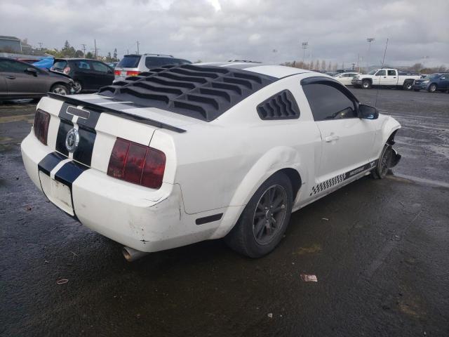 1ZVFT80N965237722 - 2006 FORD MUSTANG WHITE photo 3
