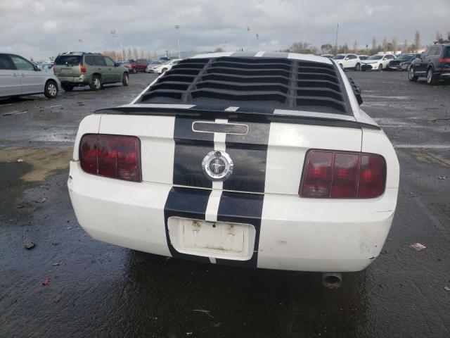 1ZVFT80N965237722 - 2006 FORD MUSTANG WHITE photo 6