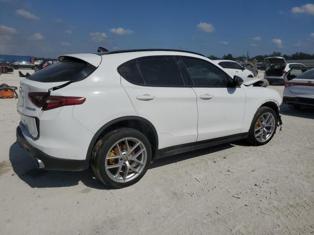 ZASPAKBN4K7C50293 - 2019 ALFA ROMEO STELVIO TI WHITE photo 3