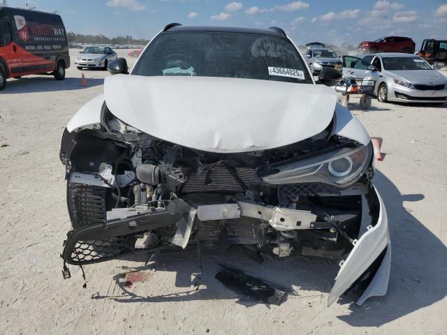 ZASPAKBN4K7C50293 - 2019 ALFA ROMEO STELVIO TI WHITE photo 5