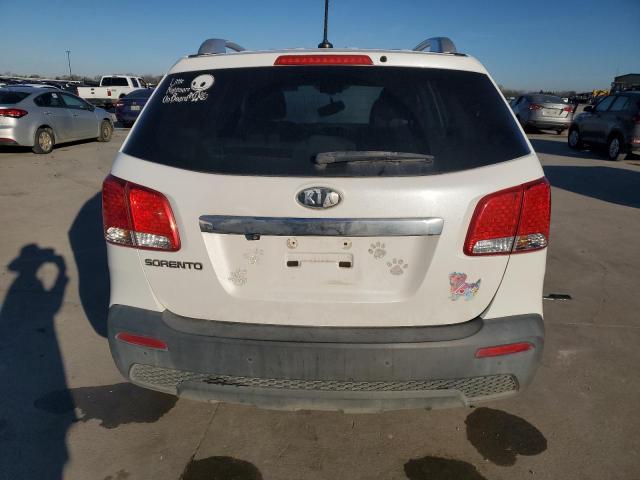 5XYKT3A1XBG006958 - 2011 KIA SORENTO BASE WHITE photo 6