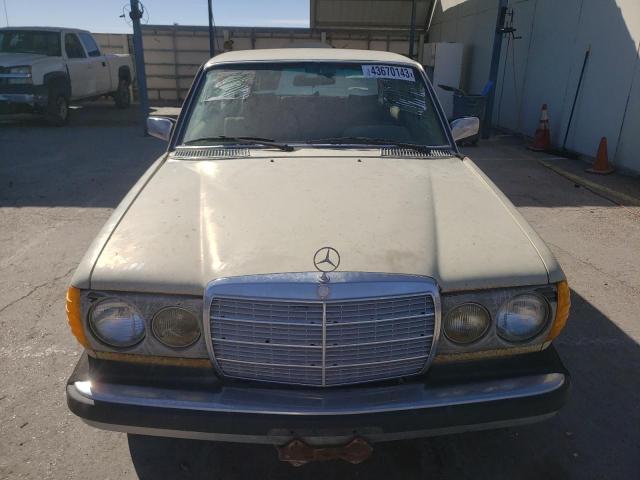 WDBAB30A4BB222118 - 1981 MERCEDES-BENZ 300 D CREAM photo 5