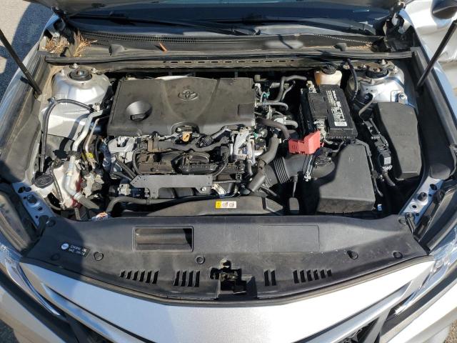 4T1B11HK8JU631263 - 2018 TOYOTA CAMRY L SILVER photo 11