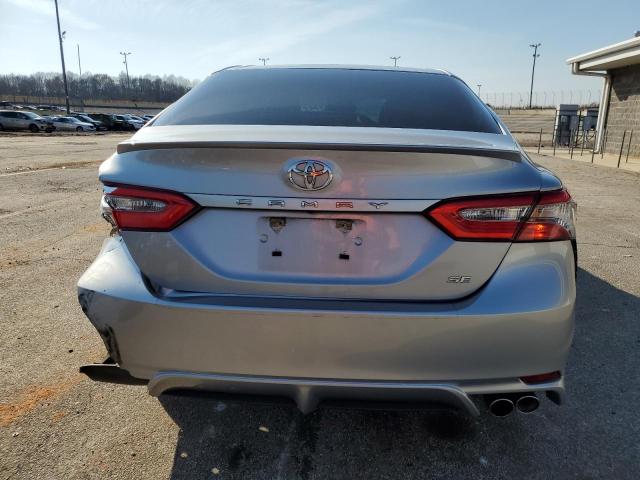 4T1B11HK8JU631263 - 2018 TOYOTA CAMRY L SILVER photo 6