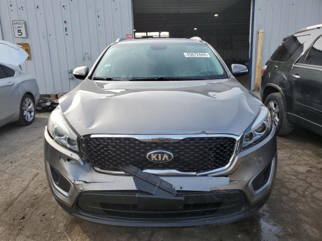 5XYPG4A30HG246126 - 2017 KIA SORENTO LX GRAY photo 5