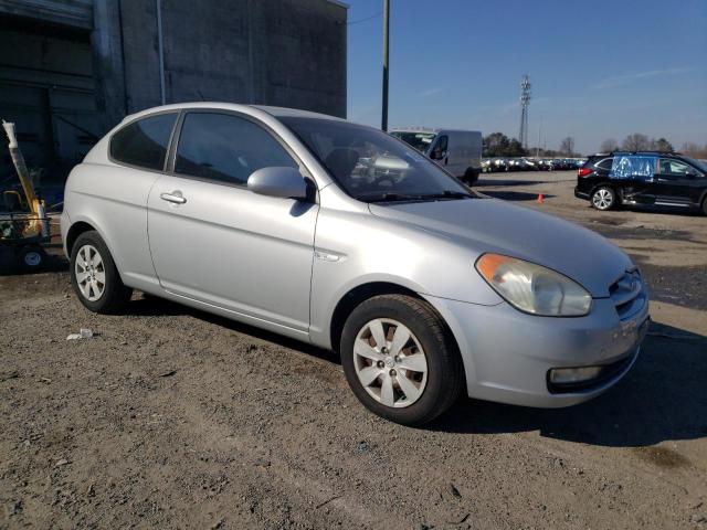 KMHCM36C08U092568 - 2008 HYUNDAI ACCENT GS SILVER photo 4