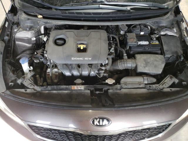 3KPFL4A76HE104502 - 2017 KIA FORTE LX BROWN photo 11