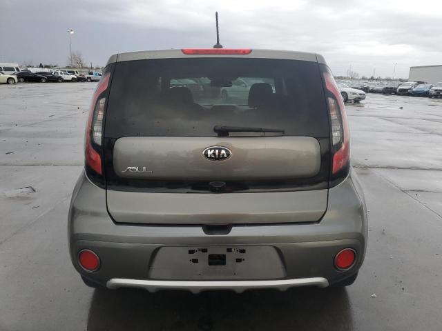 KNDJP3A52H7413536 - 2017 KIA SOUL + GRAY photo 6