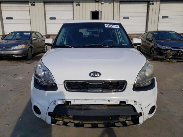 KNDJT2A58D7771207 - 2013 KIA SOUL WHITE photo 5