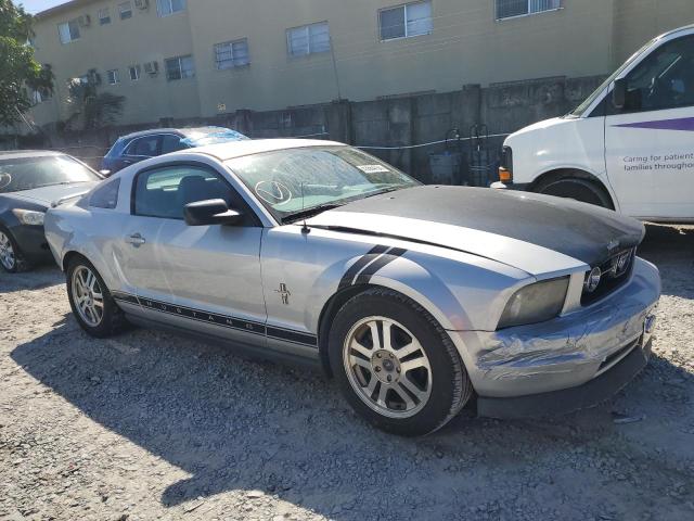 1ZVHT80N665168920 - 2006 FORD MUSTANG SILVER photo 4