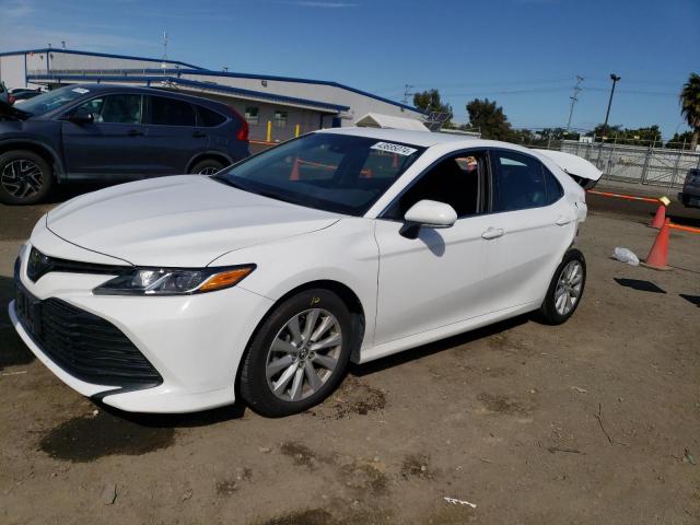 4T1B11HK9JU610714 - 2018 TOYOTA CAMRY L WHITE photo 1