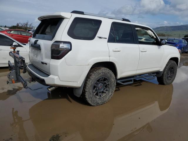 JTEBU5JR7F5206883 - 2015 TOYOTA 4RUNNER SR5 WHITE photo 3