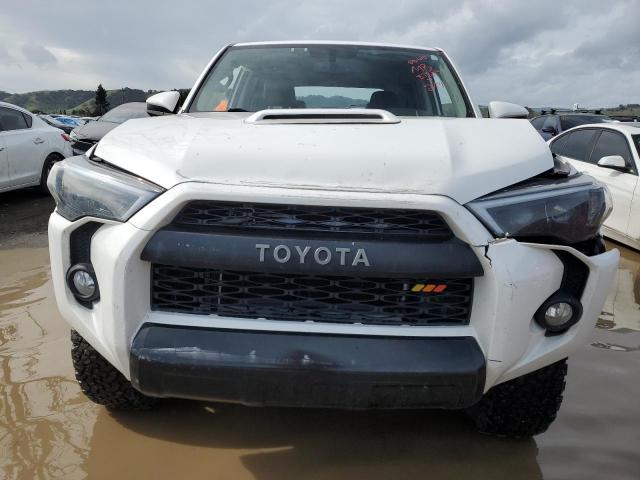 JTEBU5JR7F5206883 - 2015 TOYOTA 4RUNNER SR5 WHITE photo 5