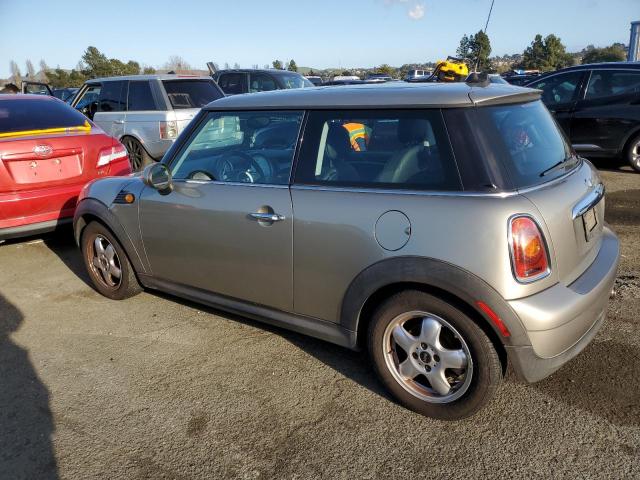 WMWMF33517TT52289 - 2007 MINI COOPER BEIGE photo 2