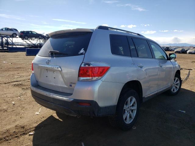 5TDBK3EH8BS052110 - 2011 TOYOTA HIGHLANDER BASE SILVER photo 3