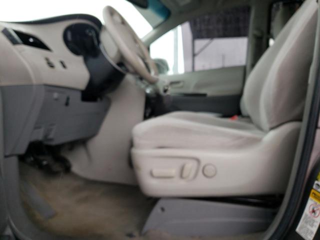 5TDKK3DC5BS137752 - 2011 TOYOTA SIENNA LE GRAY photo 7