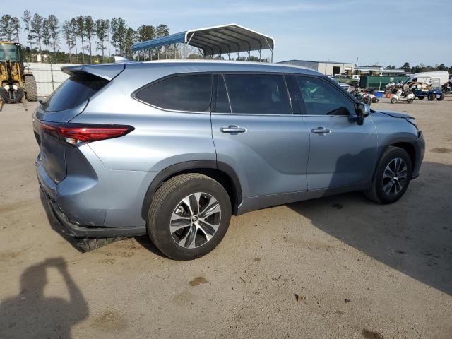 5TDGZRAH4NS108719 - 2022 TOYOTA HIGHLANDER XLE SILVER photo 3