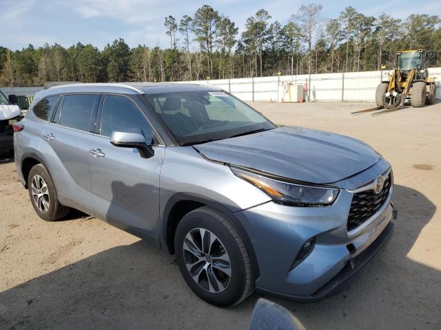 5TDGZRAH4NS108719 - 2022 TOYOTA HIGHLANDER XLE SILVER photo 4