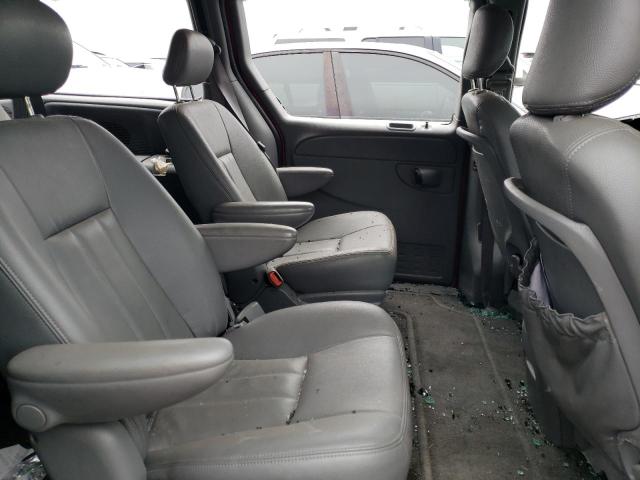 2C4GP54L84R591590 - 2004 CHRYSLER TOWN & COU TOURING წითელი ფოტო 11