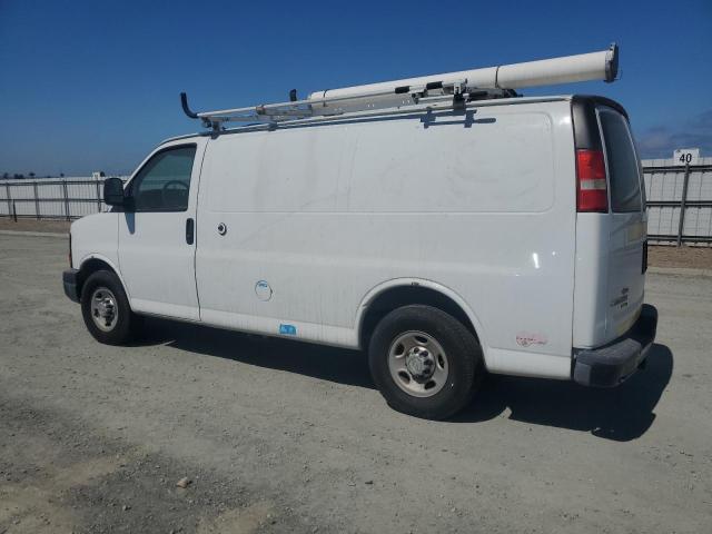 1GCWGFCB5D1902228 - 2013 CHEVROLET EXPRESS G2 WHITE photo 2