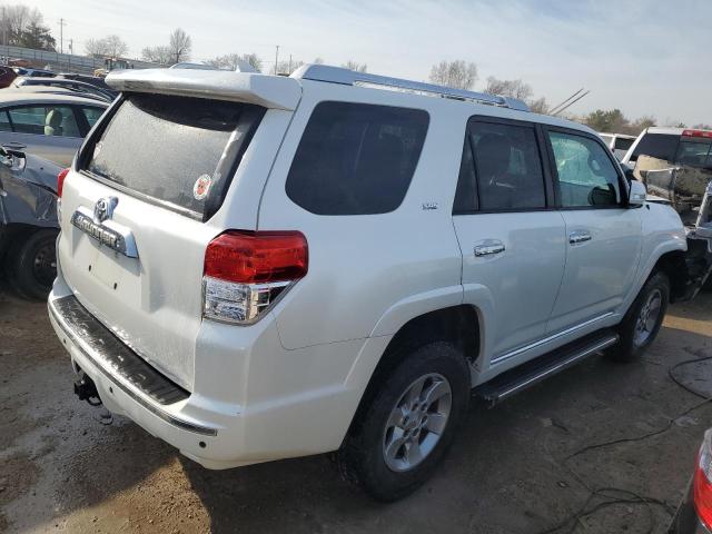 JTEBU5JR1B5064220 - 2011 TOYOTA 4RUNNER SR5 WHITE photo 3