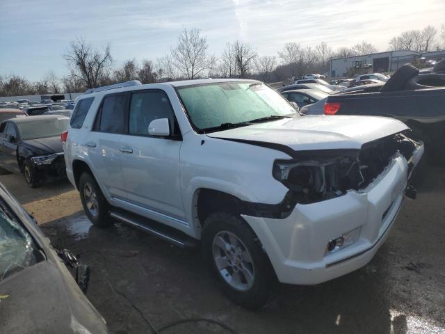 JTEBU5JR1B5064220 - 2011 TOYOTA 4RUNNER SR5 WHITE photo 4