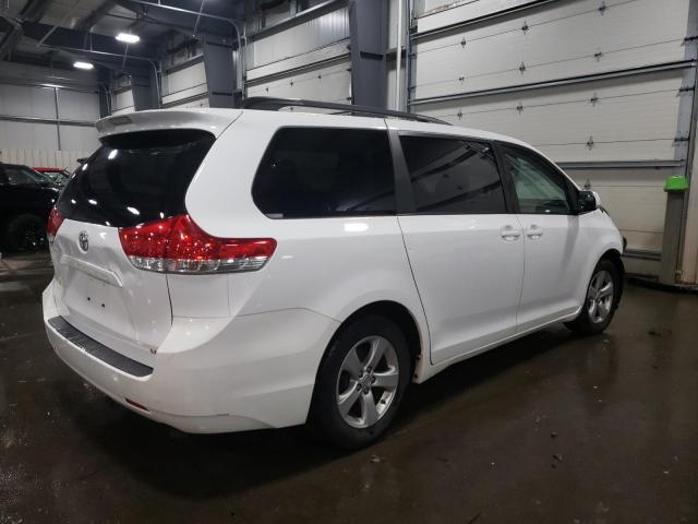 5TDKK3DC6DS292670 - 2013 TOYOTA SIENNA LE WHITE photo 3