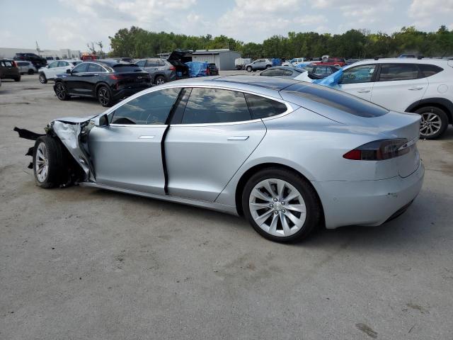 5YJSA1E10HF180381 - 2017 TESLA MODEL S Արծաթագույն լուսանկար 2