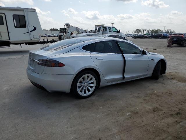 5YJSA1E10HF180381 - 2017 TESLA MODEL S Արծաթագույն լուսանկար 3