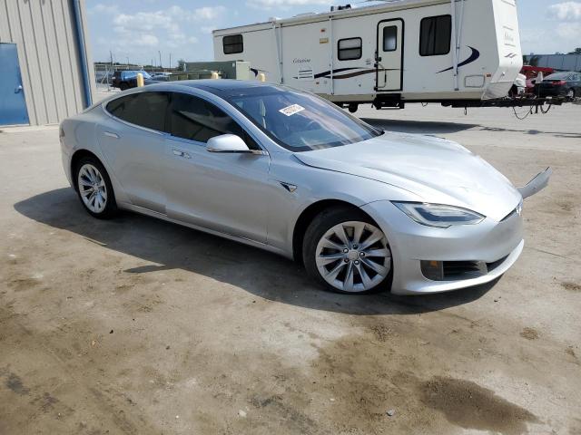 5YJSA1E10HF180381 - 2017 TESLA MODEL S Արծաթագույն լուսանկար 4