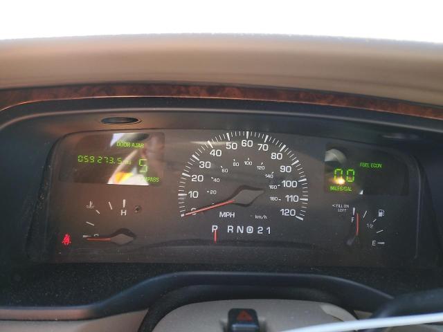 1LNHM81W11Y727557 - 2001 LINCOLN TOWN CAR EXECUTIVE Weiß Foto 9