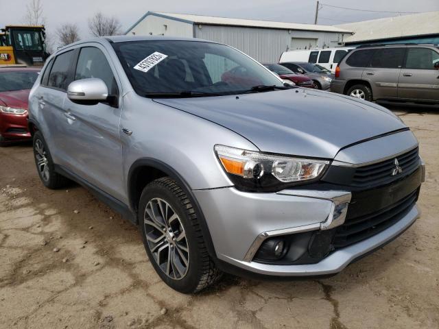 JA4AP3AW4HZ028258 - 2017 MITSUBISHI OUTLANDER ES SILVER photo 4