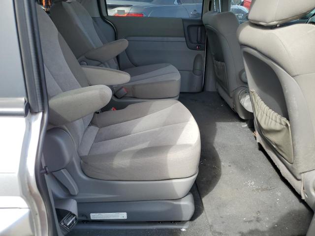 KNDMG4C70C6507592 - 2012 KIA SEDONA LX SILVER photo 11