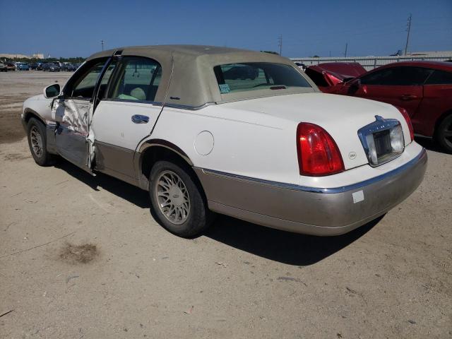 1LNHM82W8YY769975 - 2000 LINCOLN TOWN CAR SIGNATURE WHITE photo 2