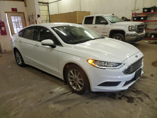 3FA6P0H75HR343069 - 2017 FORD FUSION SE WHITE photo 4