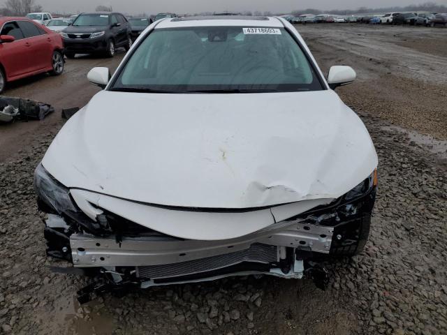 4T1T11AK9PU750222 - 2023 TOYOTA CAMRY SE NIGHT SHADE WHITE photo 5