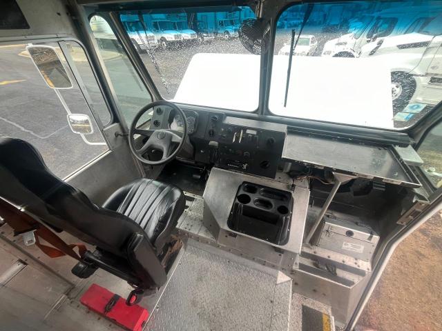 4UZAANDU2CCBU2850 - 2012 FREIGHTLINER CHASSIS M LINE WALK-IN VAN WHITE photo 9