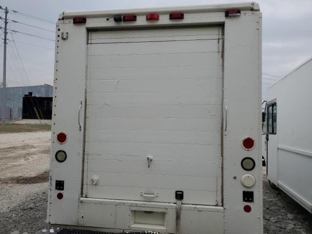 4UZAANBW81CH53256 - 2001 FREIGHTLINER CHASSIS M LINE WALK-IN VAN WHITE photo 6