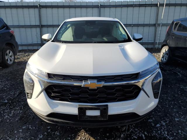 KL77LFE25RC041820 - 2024 CHEVROLET TRAX LS WHITE photo 5