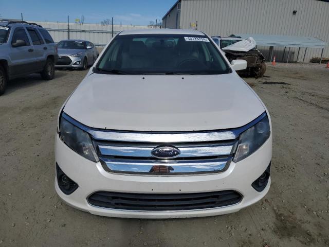 3FAHP0HA1AR102135 - 2010 FORD FUSION SE WHITE photo 5