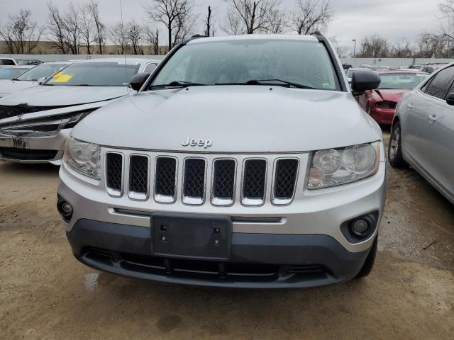 1J4NT5FB2BD288712 - 2011 JEEP COMPASS LIMITED SILVER photo 5
